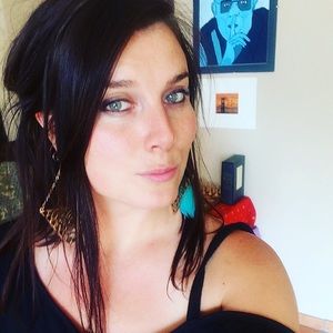 Meet your Posher, Caitlin